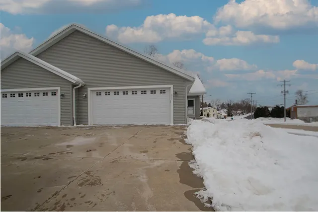 $339,900 | 301 Creekside Court, Watertown, WI 53098