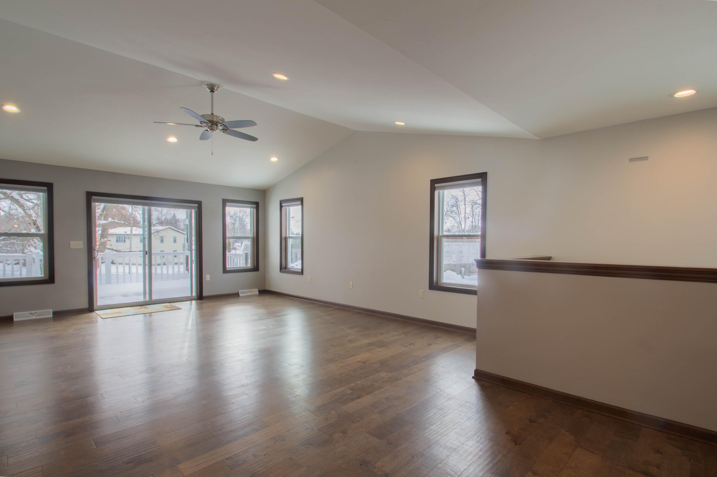 301 Creekside Court Watertown, WI 53098 - Photo 11 of 36 Dining/Living Area