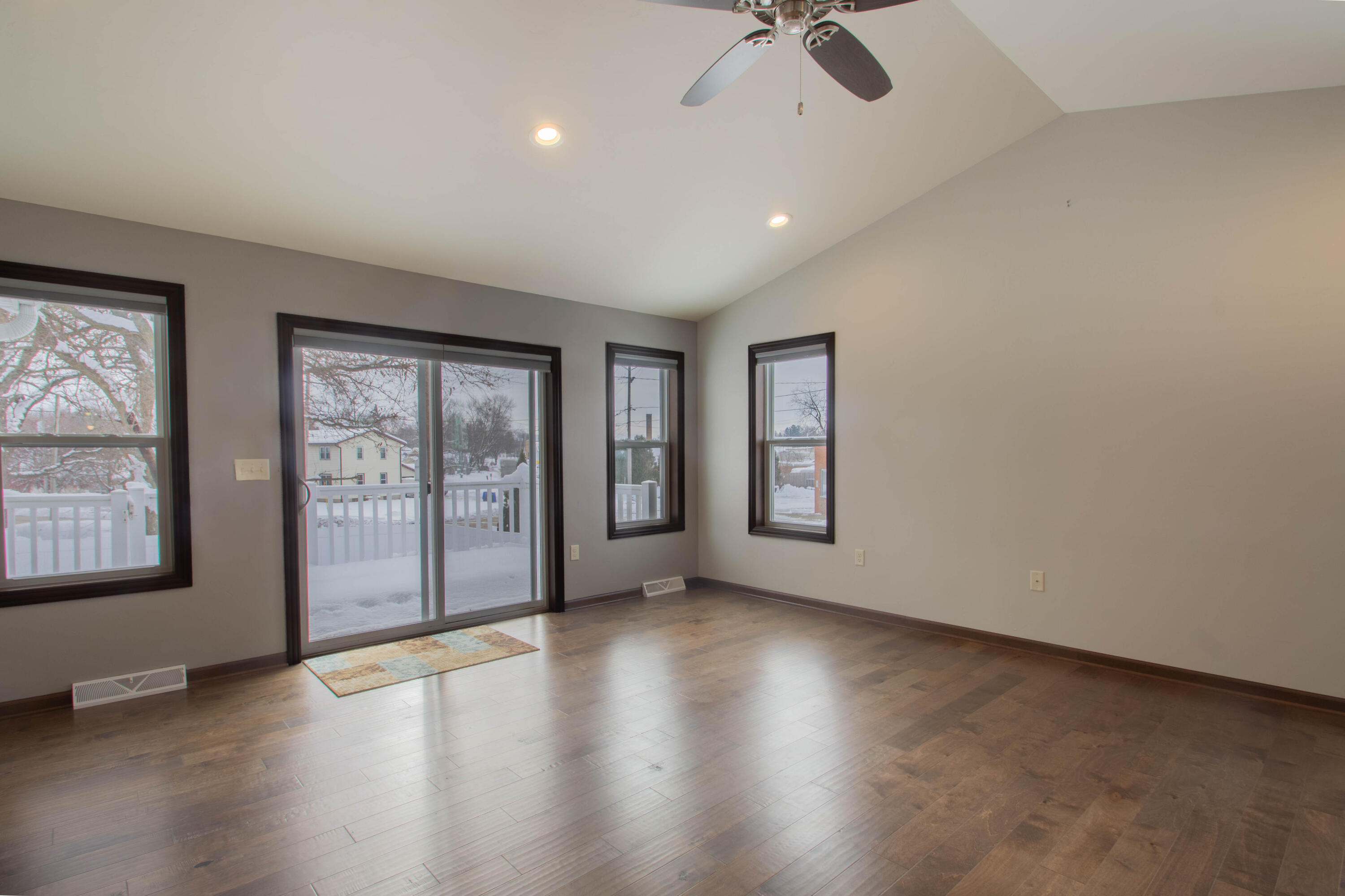 301 Creekside Court Watertown, WI 53098 - Photo 12 of 36 Dining/Living Area