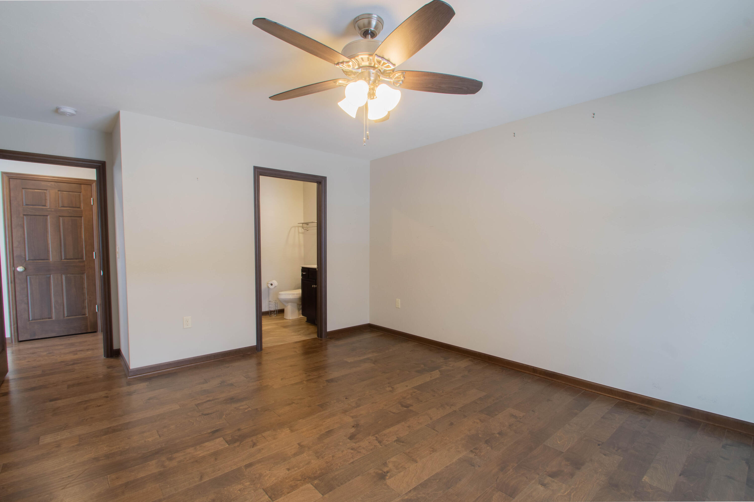 301 Creekside Court Watertown, WI 53098 - Photo 18 of 36 Owner's Suite