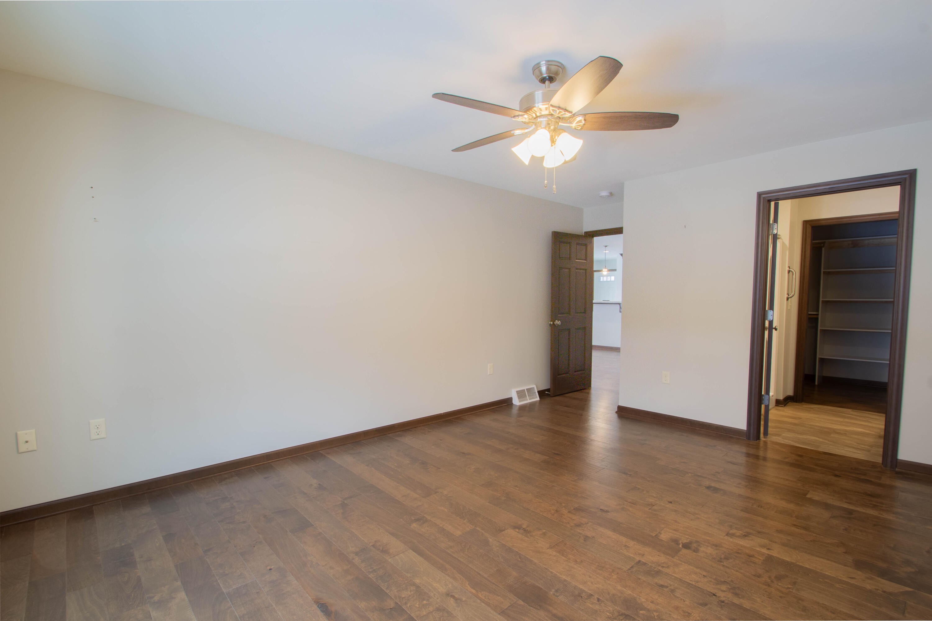 301 Creekside Court Watertown, WI 53098 - Photo 19 of 36 Owner's Suite