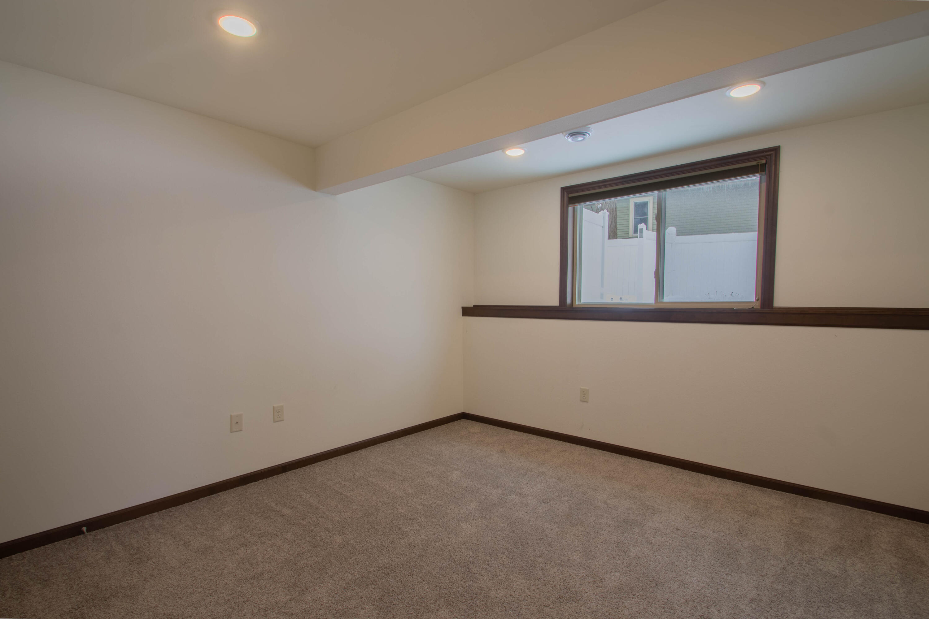 301 Creekside Court Watertown, WI 53098 - Photo 28 of 36 Bedroom 3