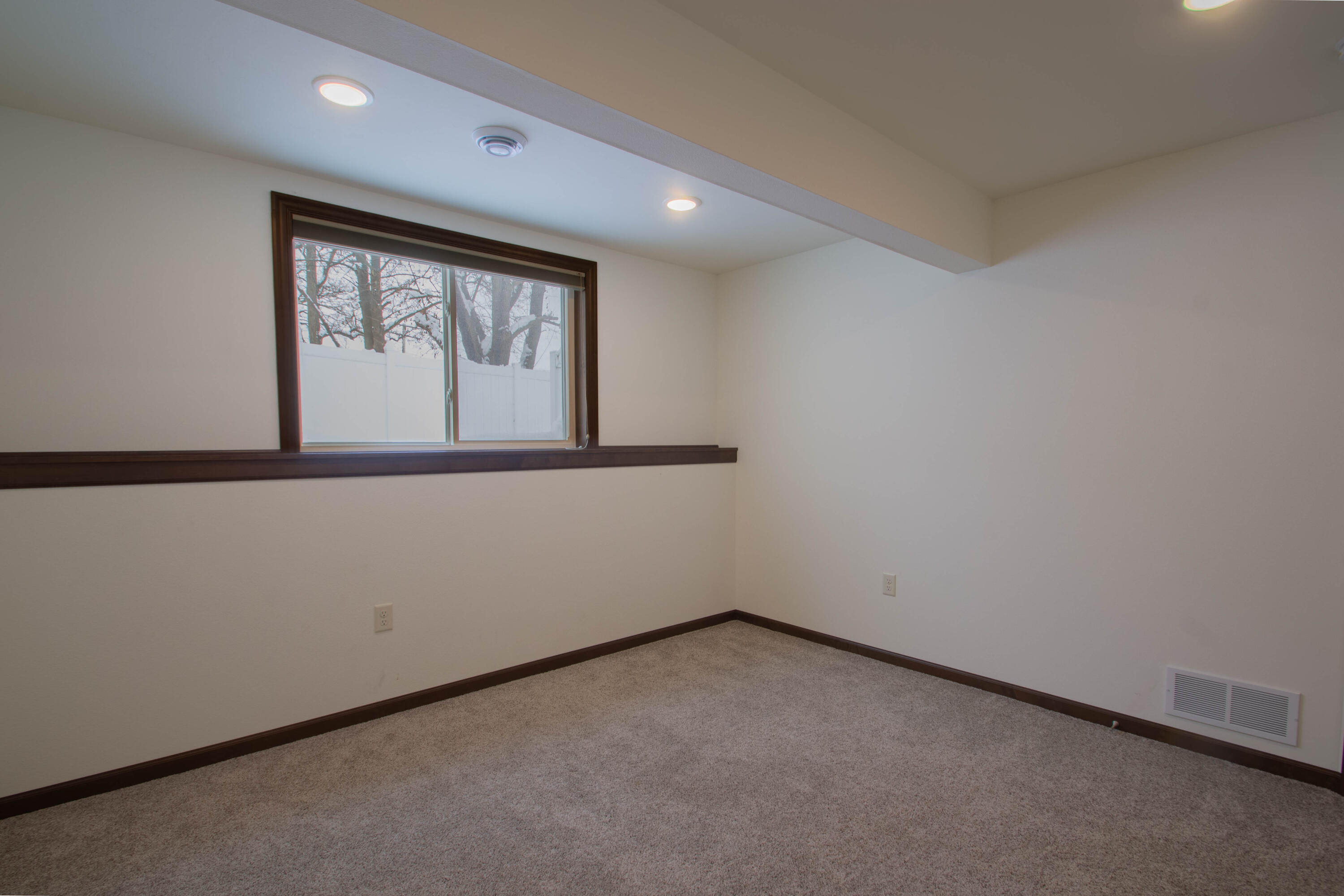 301 Creekside Court Watertown, WI 53098 - Photo 29 of 36 Bedroom 3