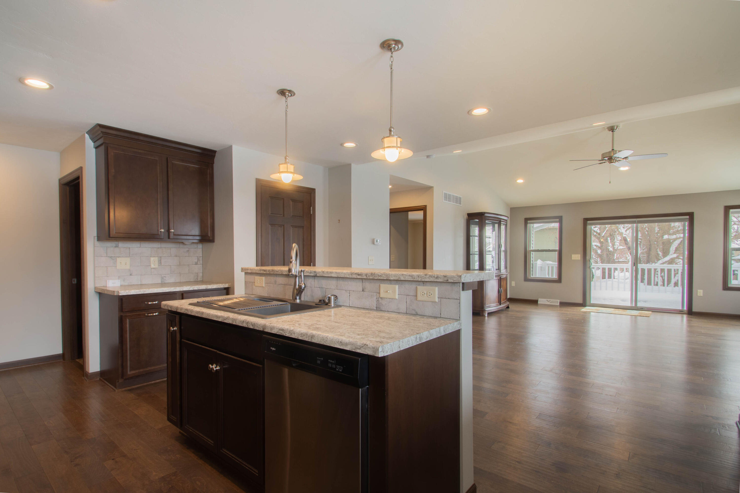 301 Creekside Court Watertown, WI 53098 - Photo 4 of 36 Open-concept Kitchen