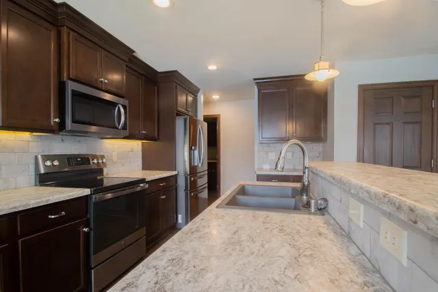 $339,900 | 301 Creekside Court, Watertown, WI 53098