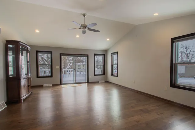 $339,900 | 301 Creekside Court, Watertown, WI 53098