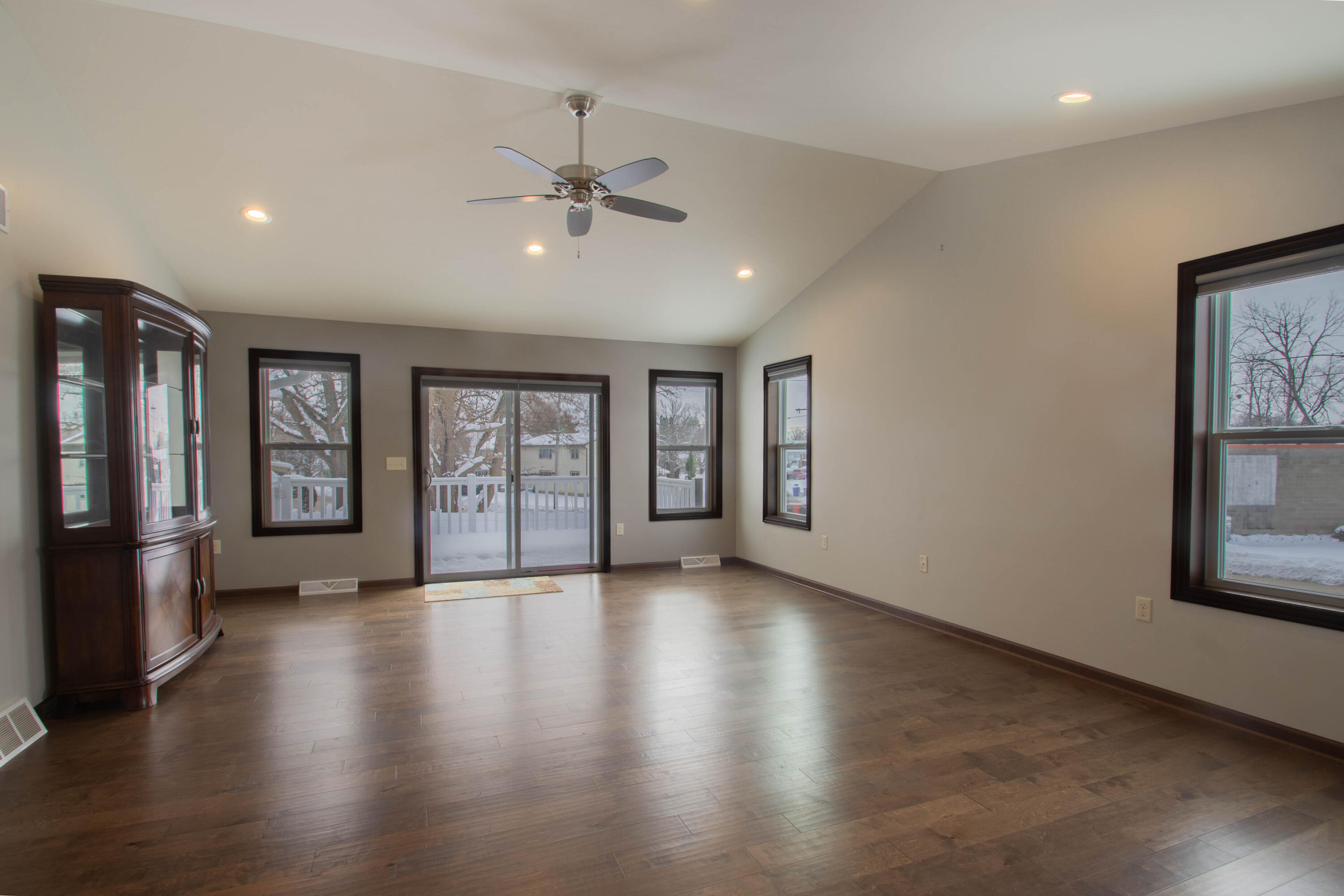 301 Creekside Court Watertown, WI 53098 - Photo 10 of 36 Dining/Living Area