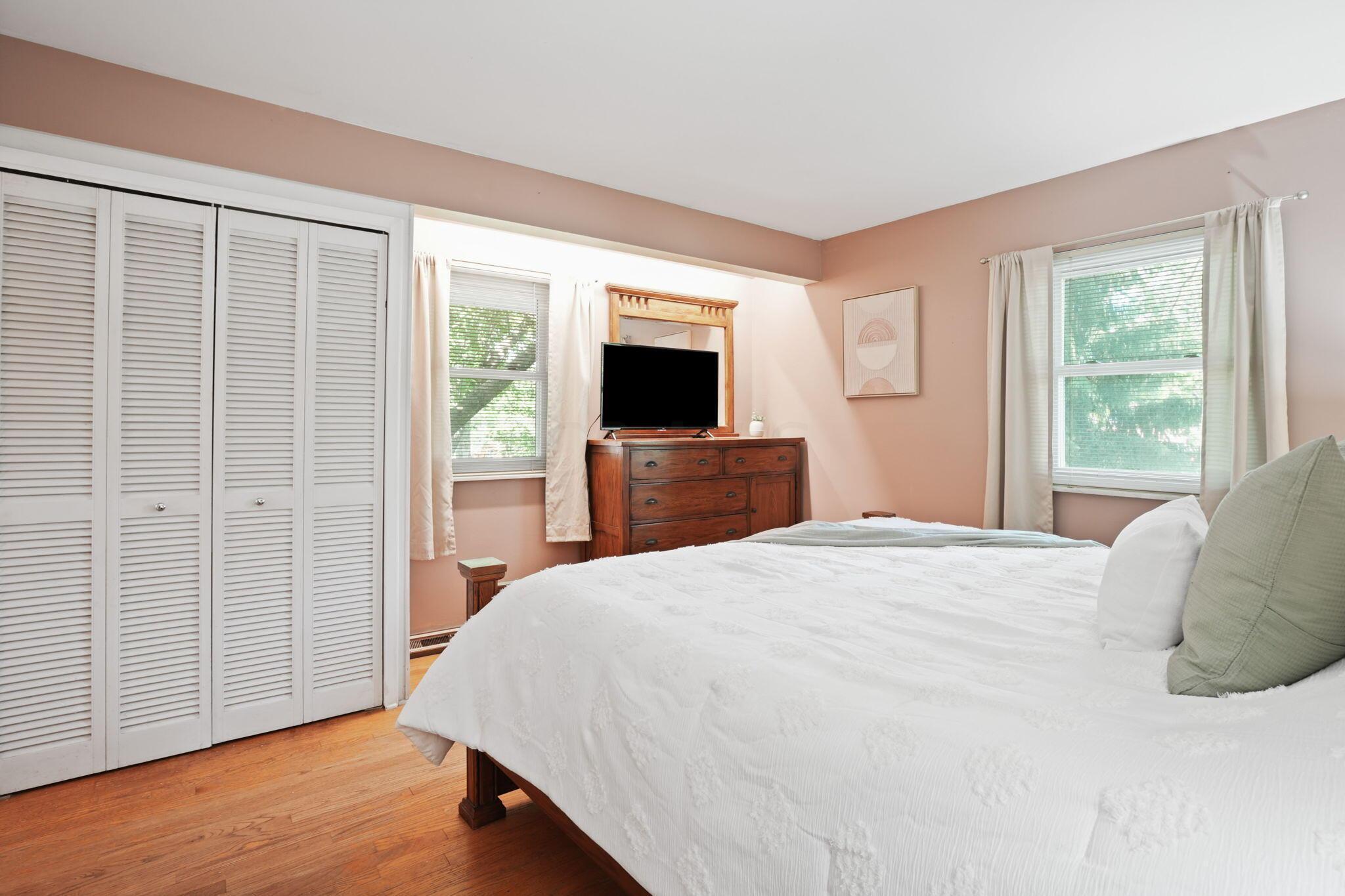 2585 Fishinger Road Columbus, OH 43221 - Photo 23 of 37 Master Suite
