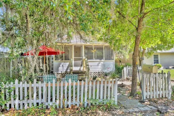 $199,900 | 140 North Johns Street, Mount Dora, FL 32757