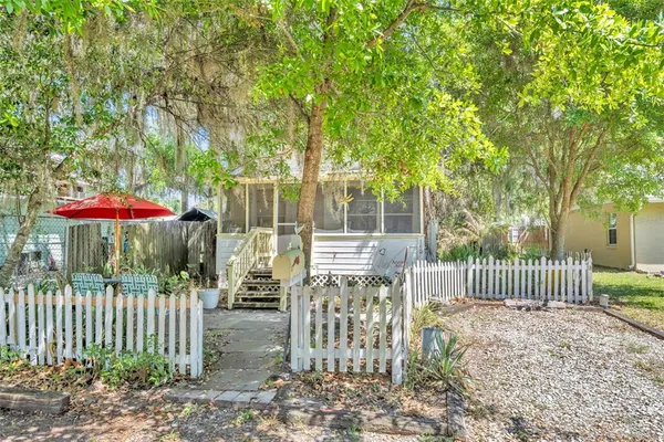 $199,900 | 140 North Johns Street, Mount Dora, FL 32757