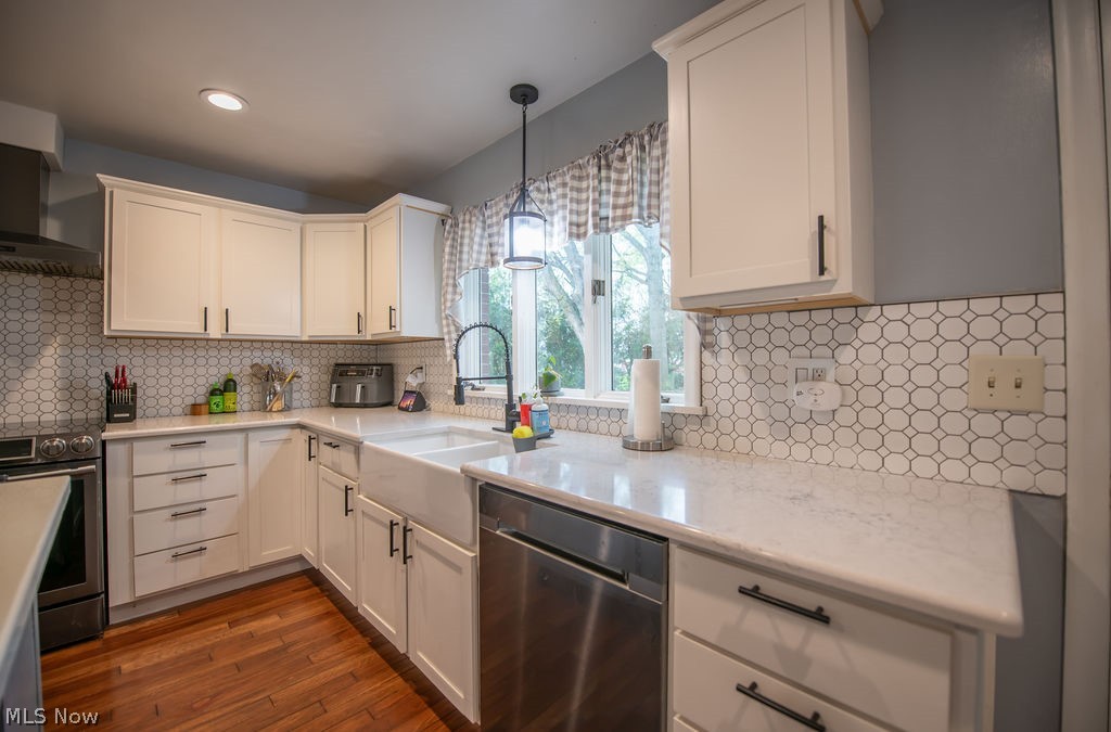 827 East 5th Street Dover, OH 44622 - Photo 16 of 38 Kitchen area highlighting the tile backsplash