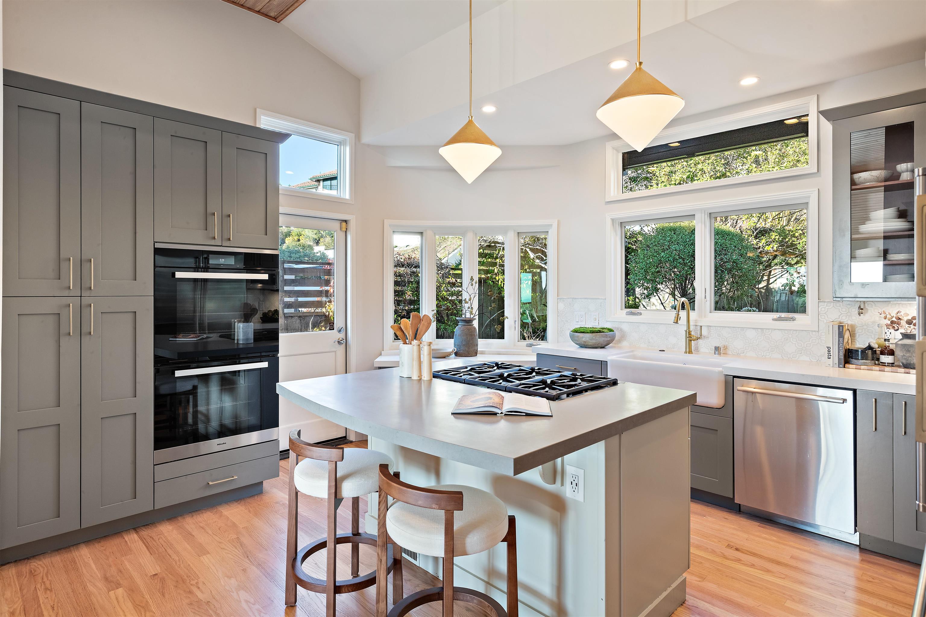 6189 Contra Costa Road Oakland, CA 94618 - Photo 25 of 60