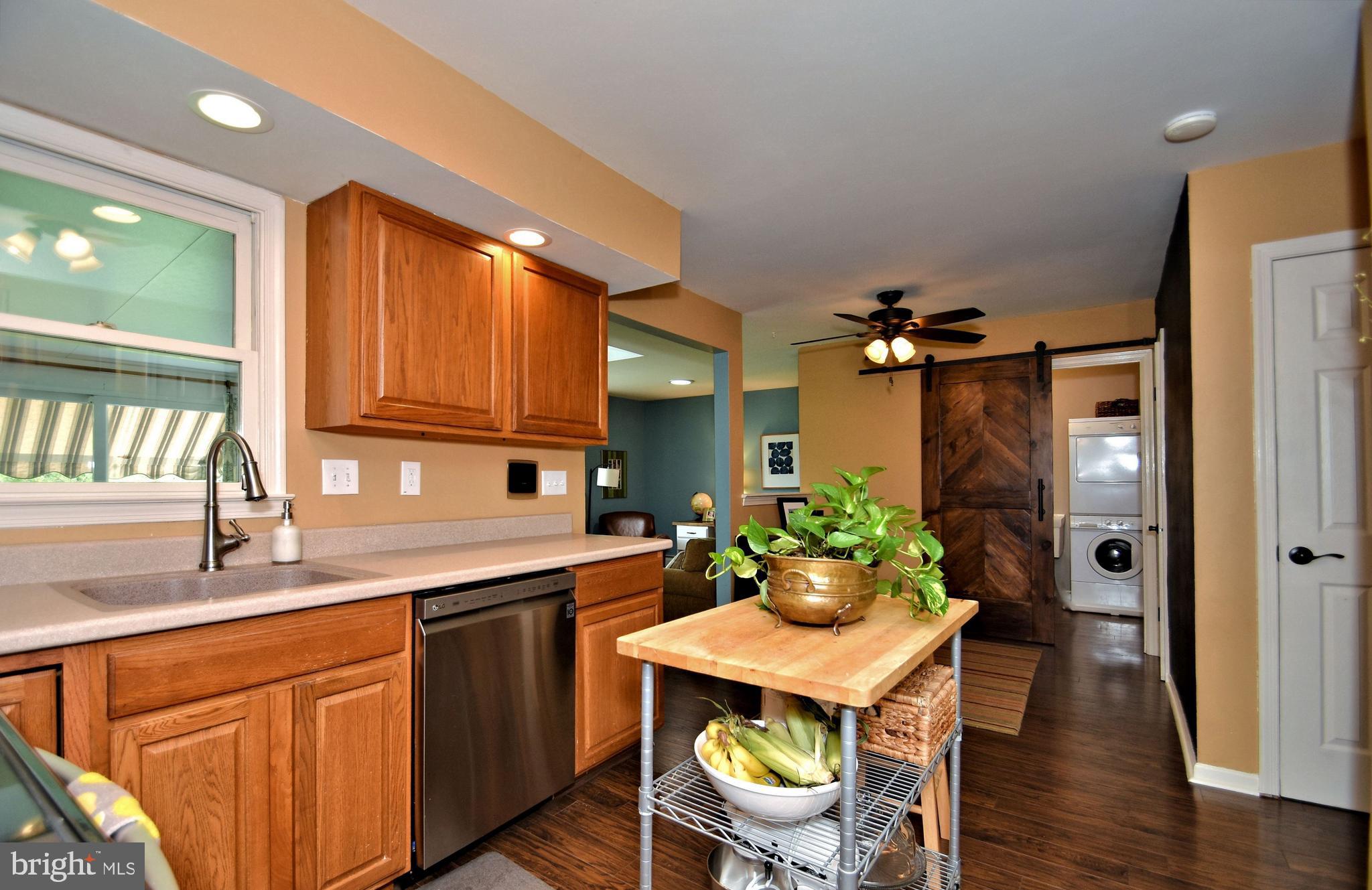 100 Olde Pilgrim Road Dublin, PA 18917 - Photo 14 of 41 Neutral Corian countertops