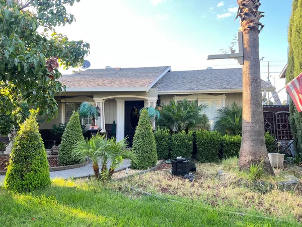 a view of a house with a yard and plants