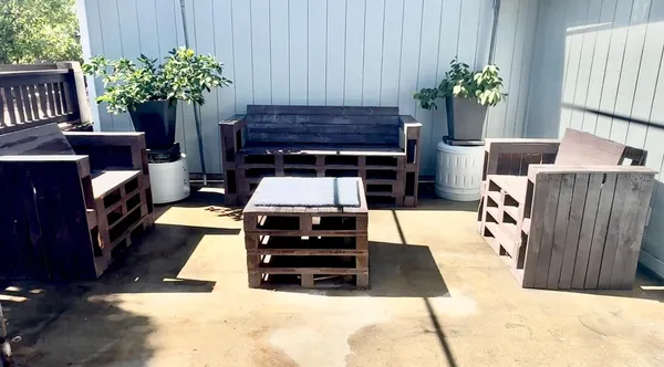 a view of a house with backyard and deck
