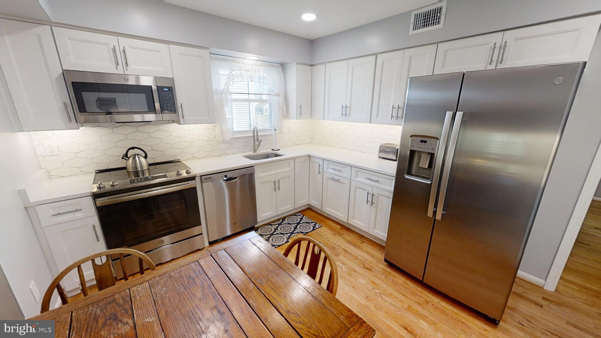 4346 Cub Run Road Chantilly, VA 20151 - Photo 2 of 32 Gorgeous backsplash