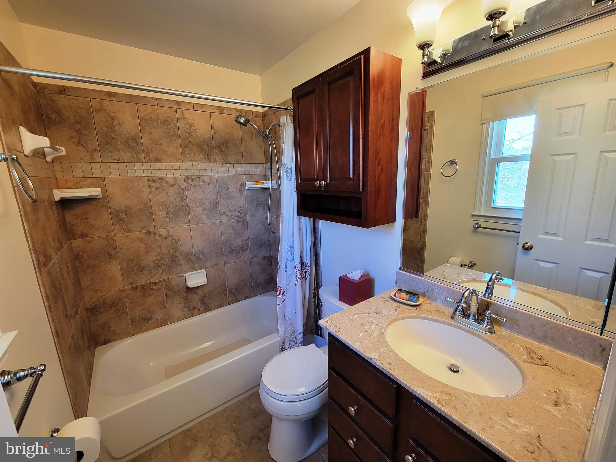 4346 Cub Run Road Chantilly, VA 20151 - Photo 23 of 32 Main Bathroom en suite