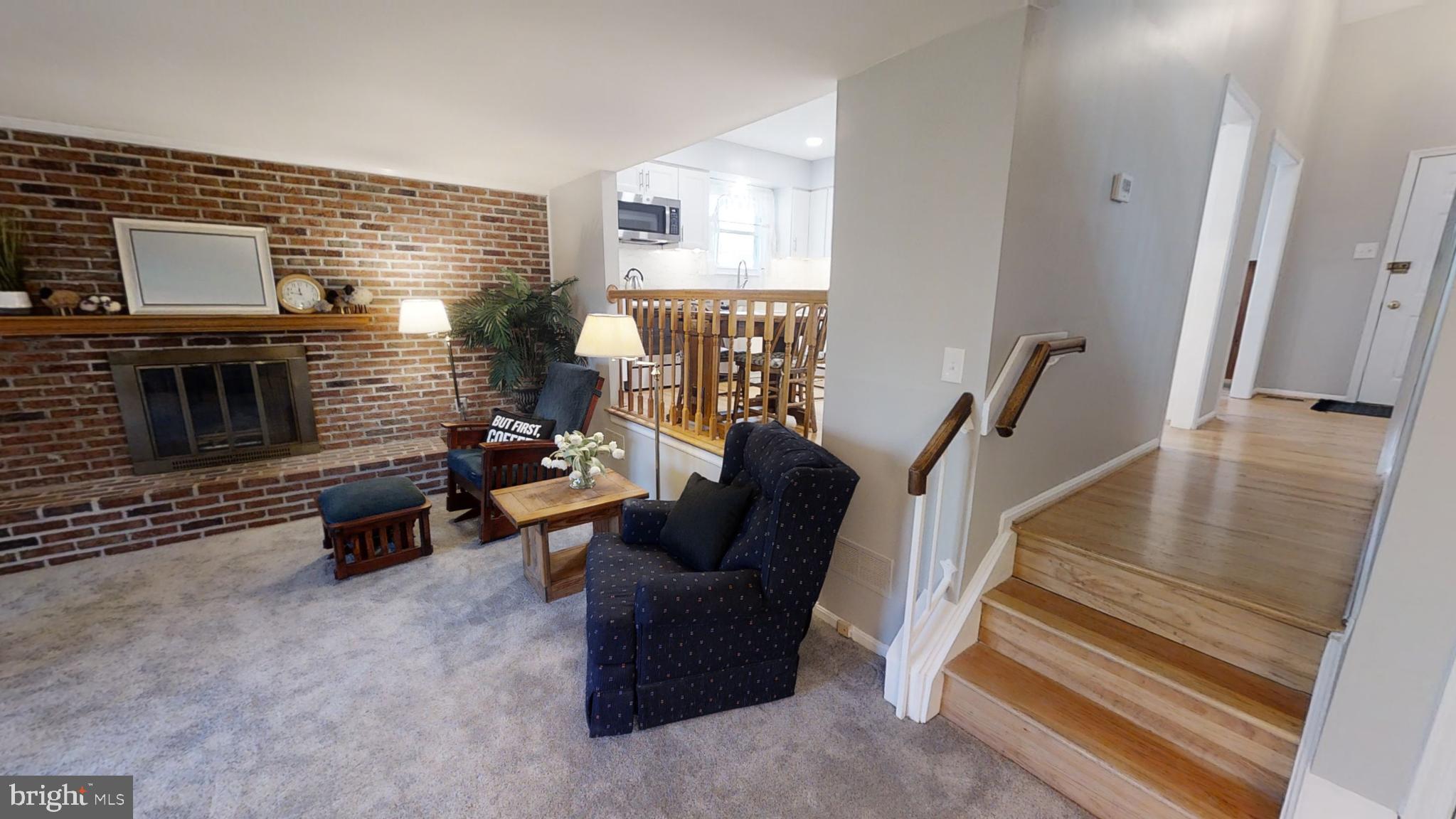 4346 Cub Run Road Chantilly, VA 20151 - Photo 8 of 32 Family Room walks out to Screened in Porch
