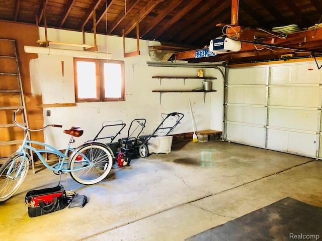 1752 East Longmeadow Road Trenton, MI 48183 - Photo 18 of 21 L GARAGE.jpg