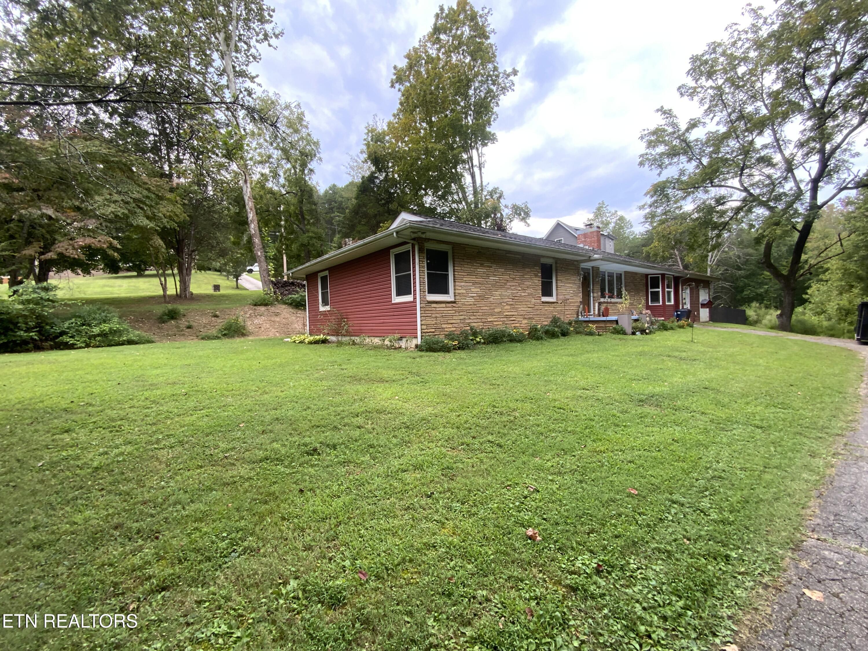 318 Branch Lane Clinton, TN 37716 - Photo 14 of 59 IMG_8217