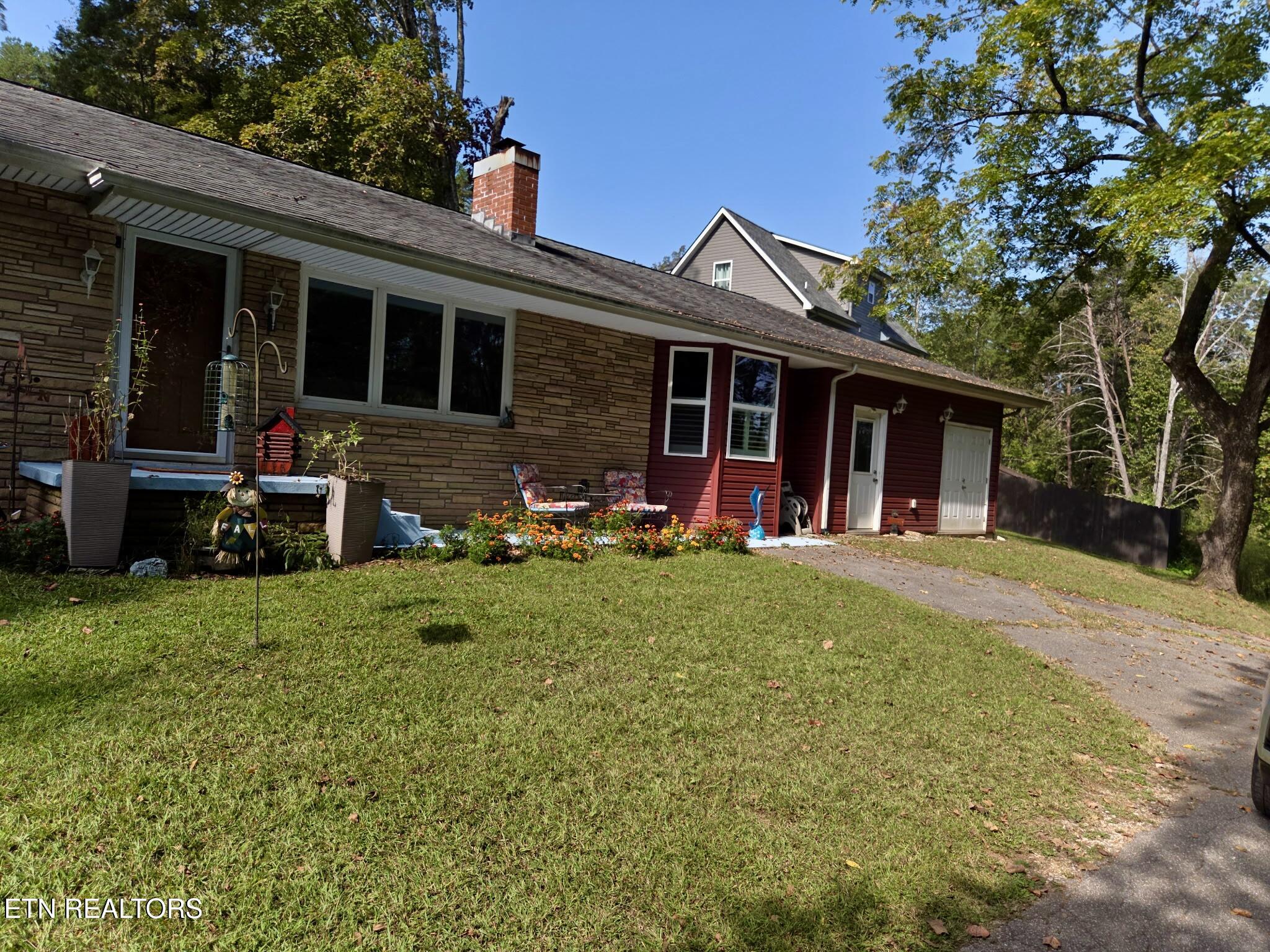 318 Branch Lane Clinton, TN 37716 - Photo 2 of 59 8328616874121684833