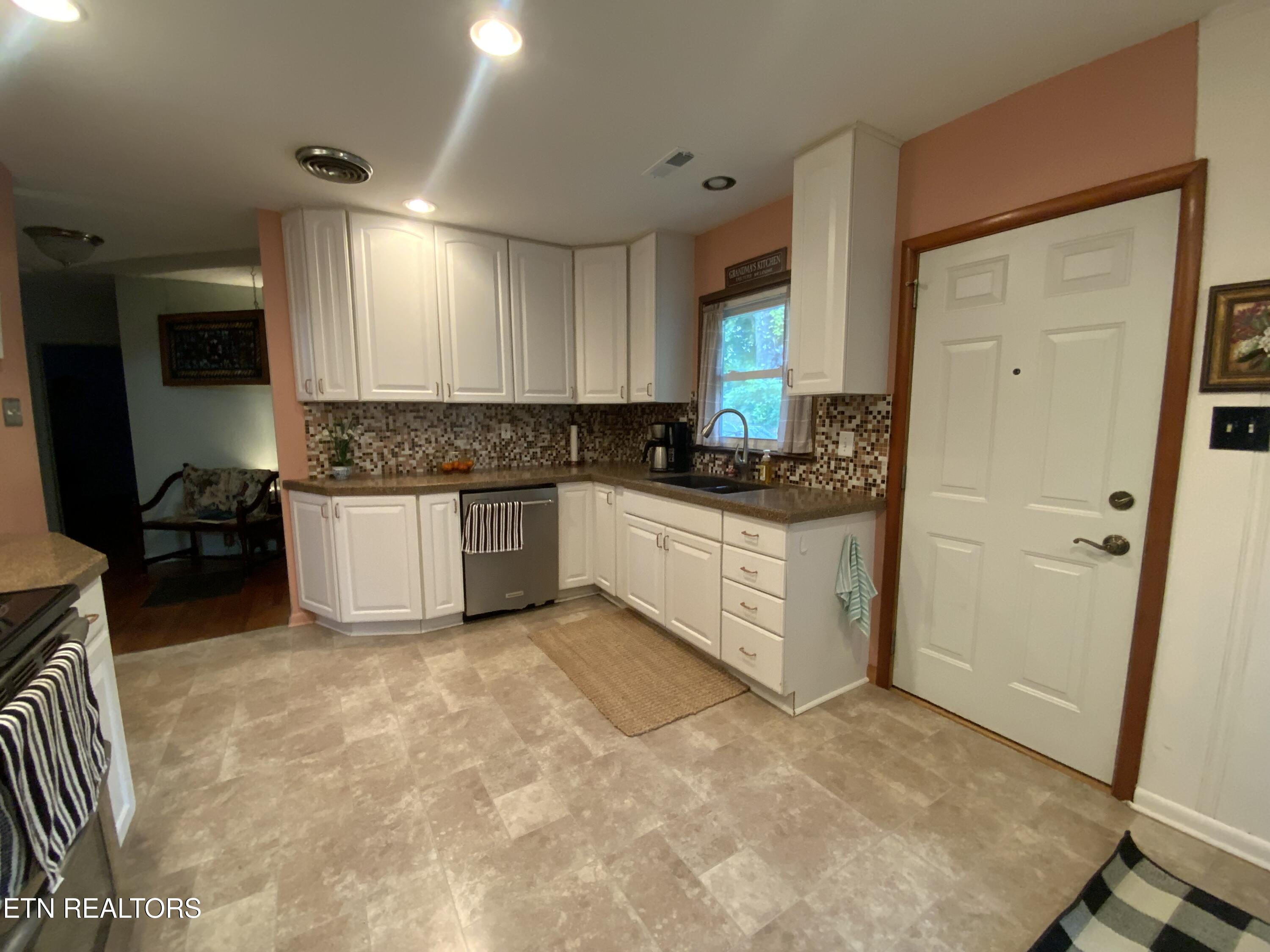 318 Branch Lane Clinton, TN 37716 - Photo 22 of 59 IMG_8247