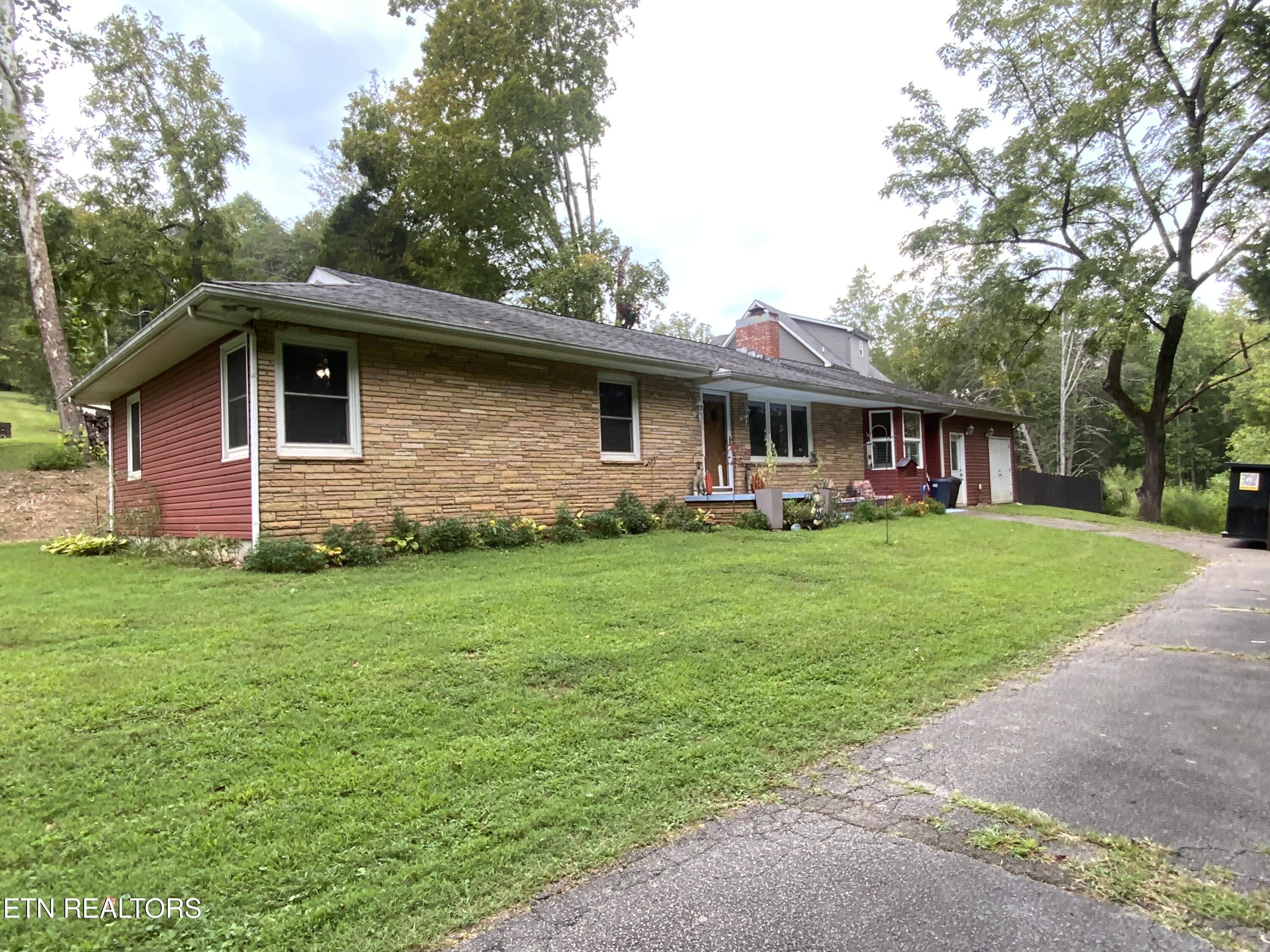 318 Branch Lane Clinton, TN 37716 - Photo 5 of 59 IMG_8230