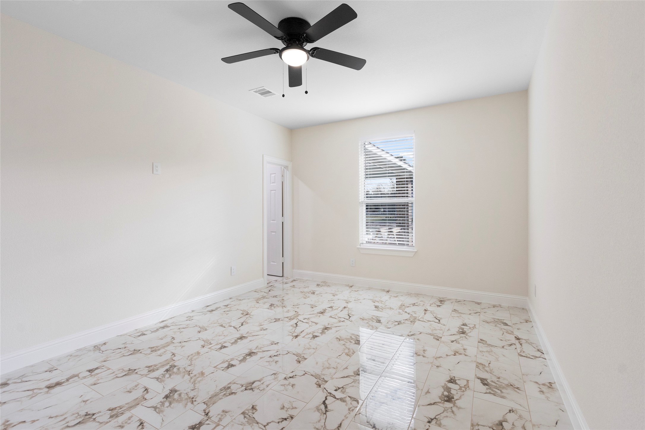 155 County Road 3372 Cleveland, TX 77327 - Photo 25 of 36 an empty room with a window and ceiling fan