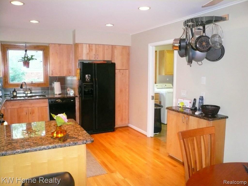24880 Power Road Farmington, MI 48336 - Photo 8 of 34 Kitchen3.jpg