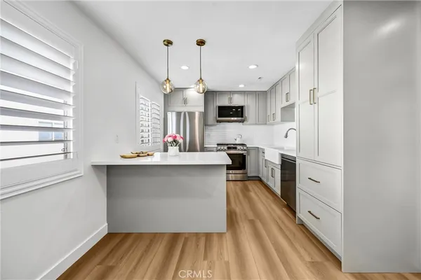 $4,500 | 9502 VÃa Salerno, Burbank, CA 91504