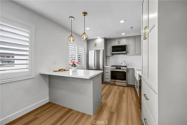 $4,500 | 9502 VÃa Salerno, Burbank, CA 91504