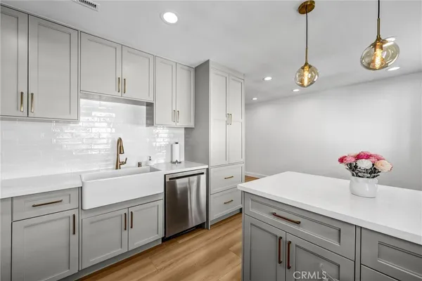 $4,500 | 9502 VÃa Salerno, Burbank, CA 91504