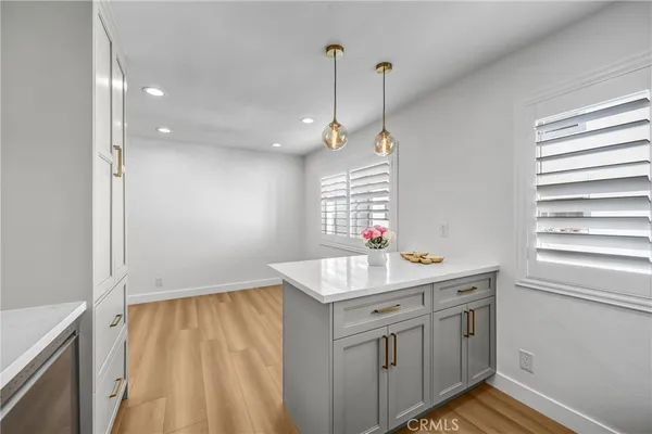 $4,500 | 9502 VÃa Salerno, Burbank, CA 91504