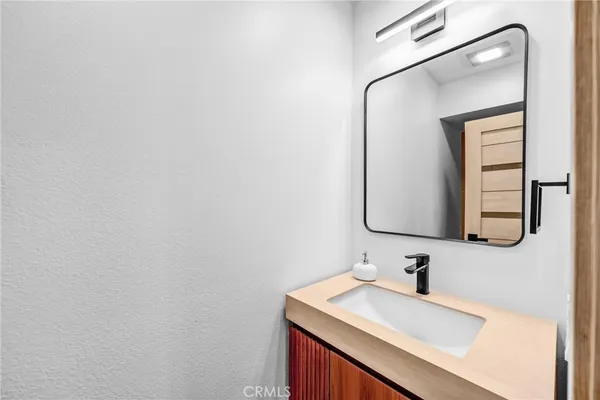 $4,500 | 9502 VÃa Salerno, Burbank, CA 91504