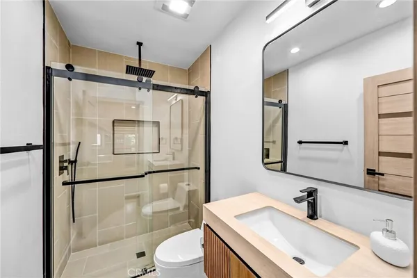 $4,500 | 9502 VÃa Salerno, Burbank, CA 91504