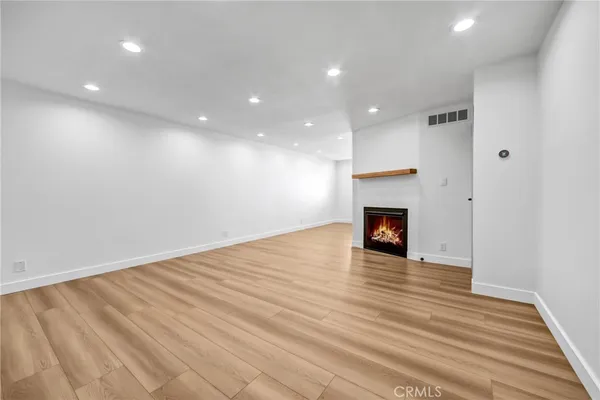 $4,500 | 9502 VÃa Salerno, Burbank, CA 91504