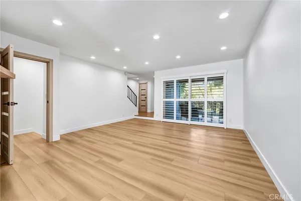 $4,500 | 9502 VÃa Salerno, Burbank, CA 91504