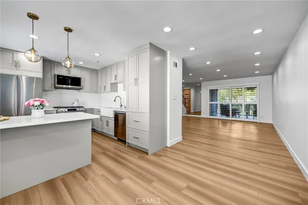 $4,500 | 9502 VÃa Salerno, Burbank, CA 91504