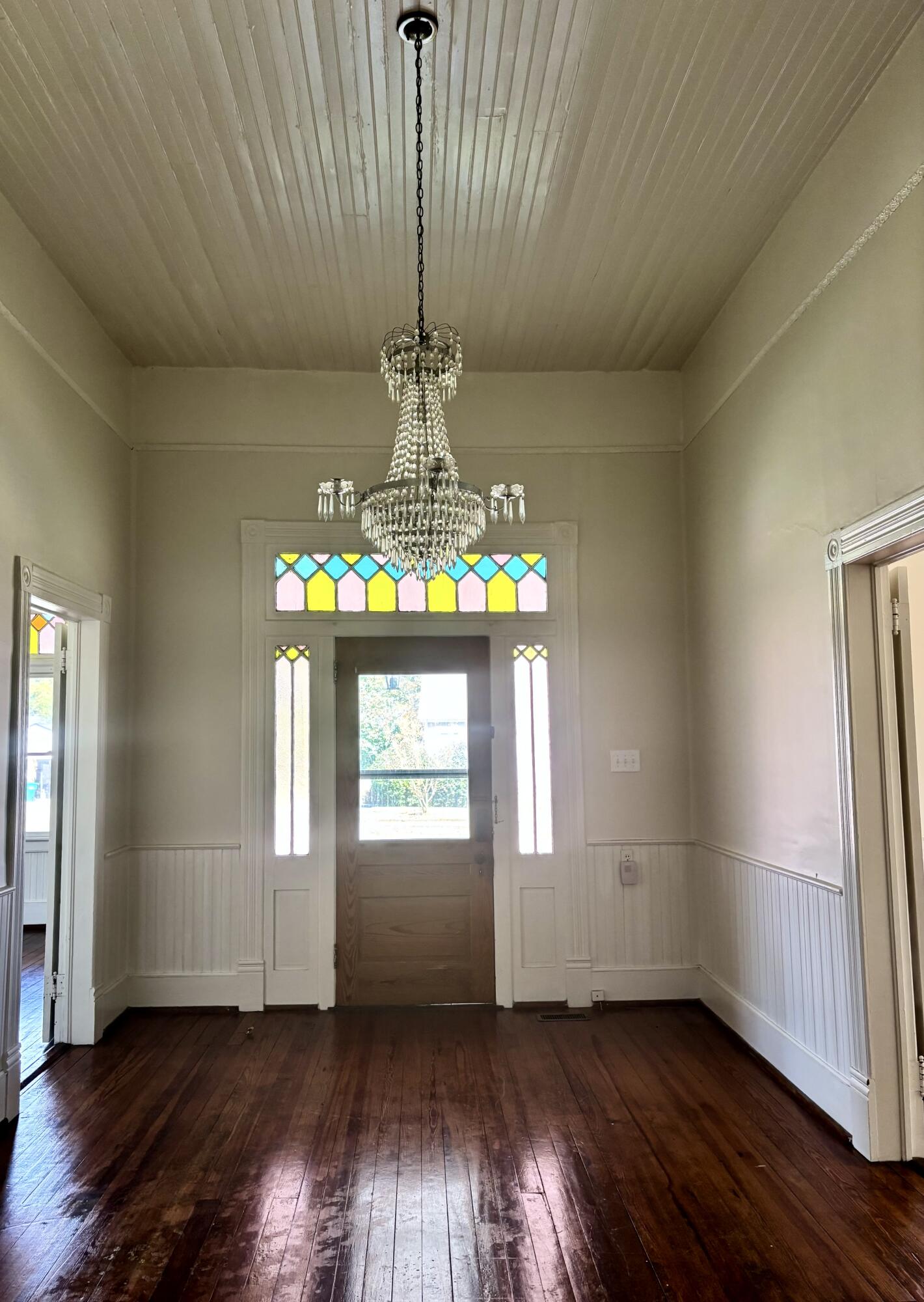123 Lee Street Thomson, GA 30824 - Photo 2 of 14 Entrance foyer