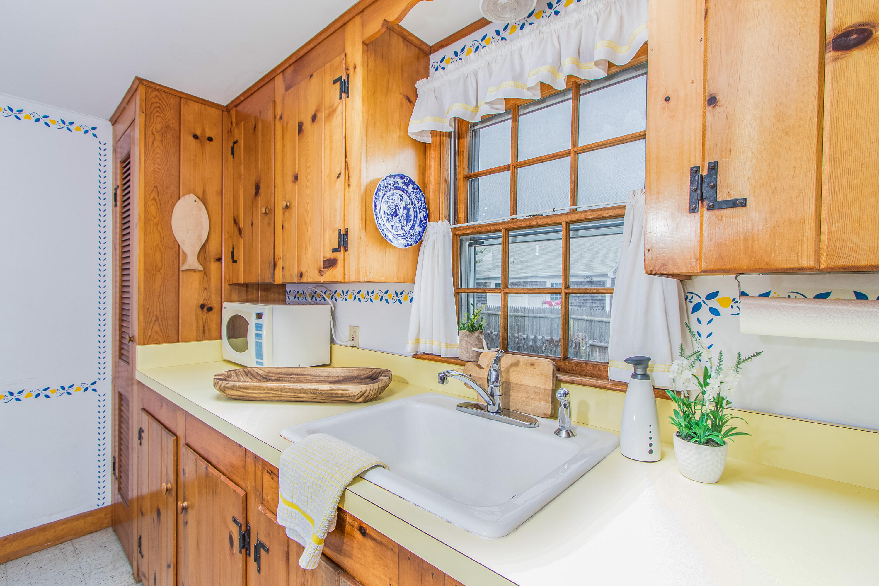 92 Surfside Road West Dennis, MA 02670 - Photo 17 of 38