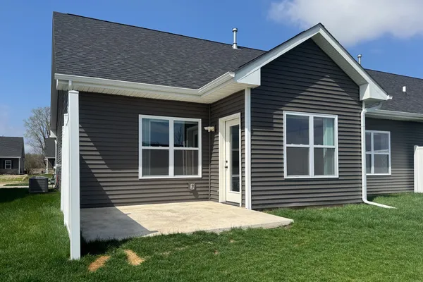 $279,900 | 540 Anjali Court, Unit R, Sycamore, IL 60178