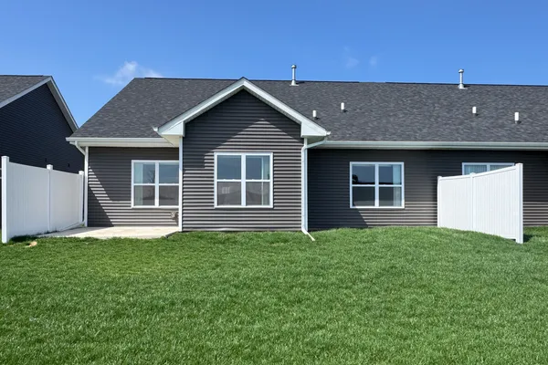 $279,900 | 540 Anjali Court, Unit R, Sycamore, IL 60178