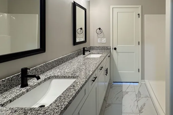 $279,900 | 540 Anjali Court, Unit R, Sycamore, IL 60178