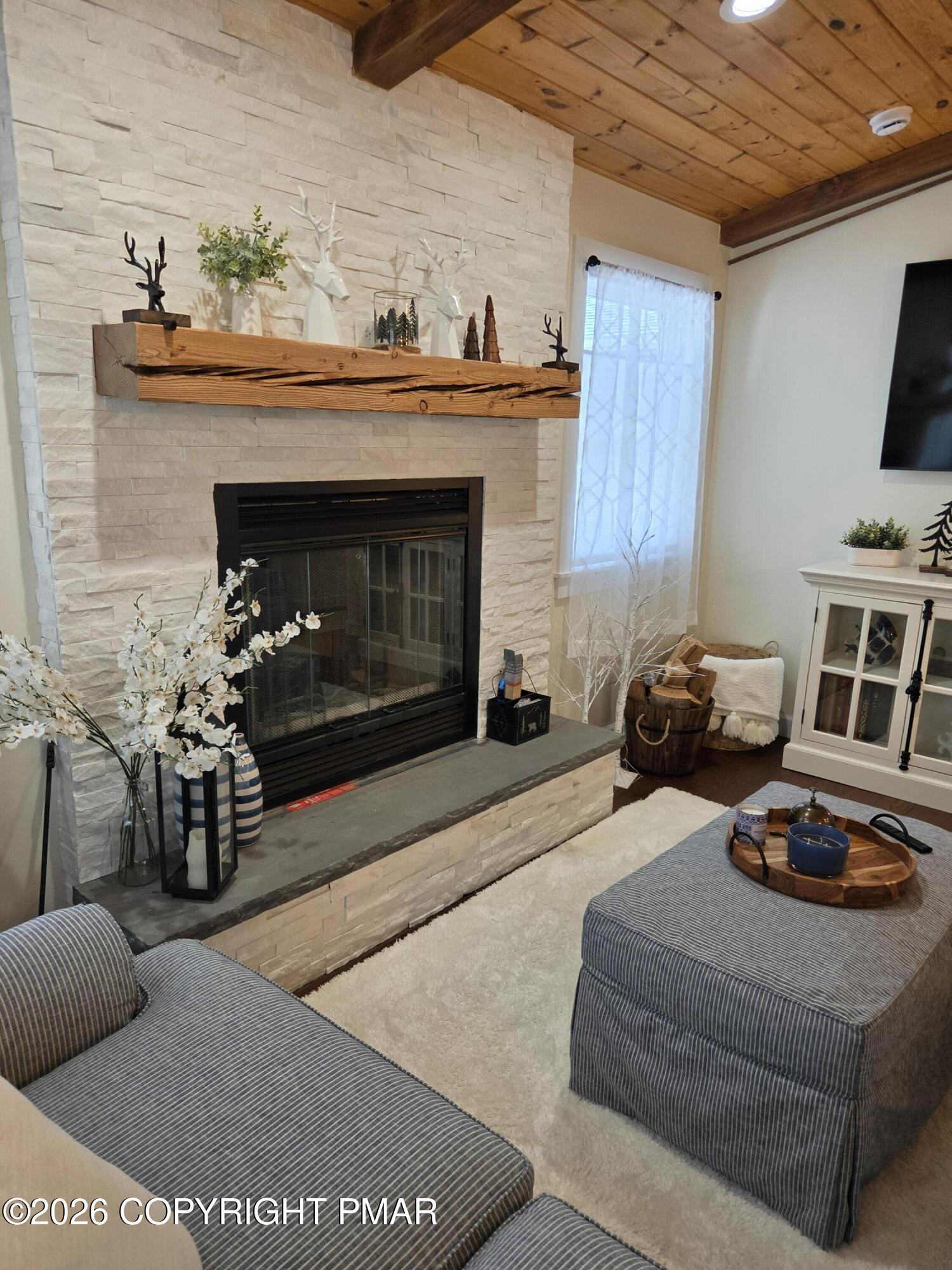111 Split Rock Road Lake Harmony, PA 18624 - Photo 6 of 37 20260517_144644