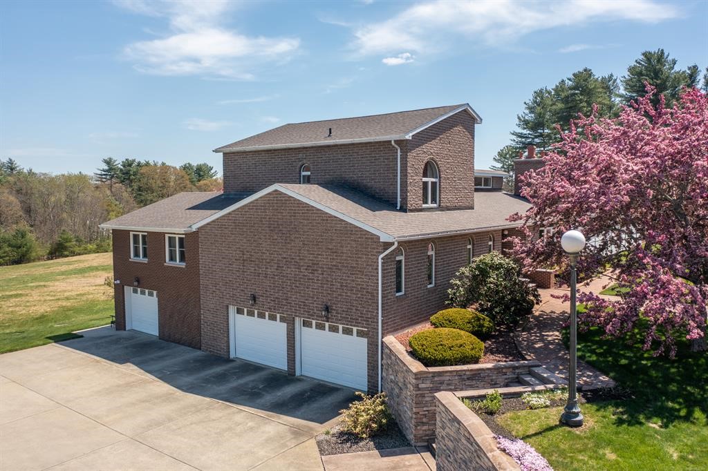 524 Wauregan Road Brooklyn, CT 06234 - Photo 2 of 26