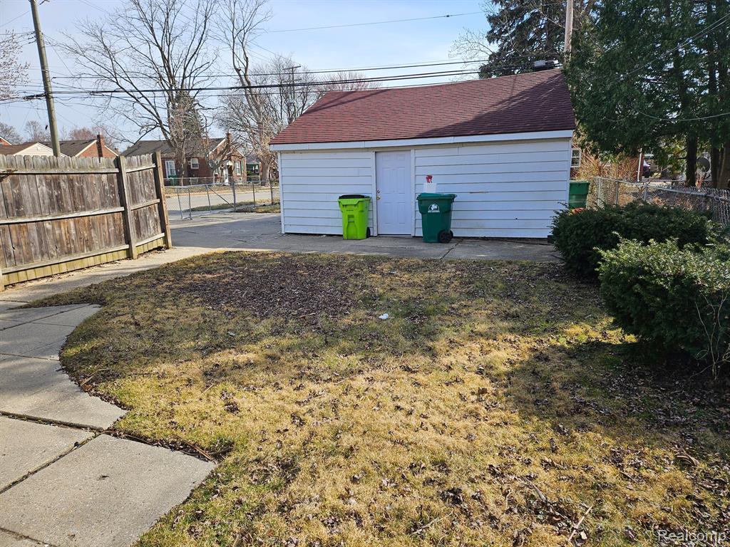 22858 Rausch Avenue Eastpointe, MI 48021 - Photo 13 of 36