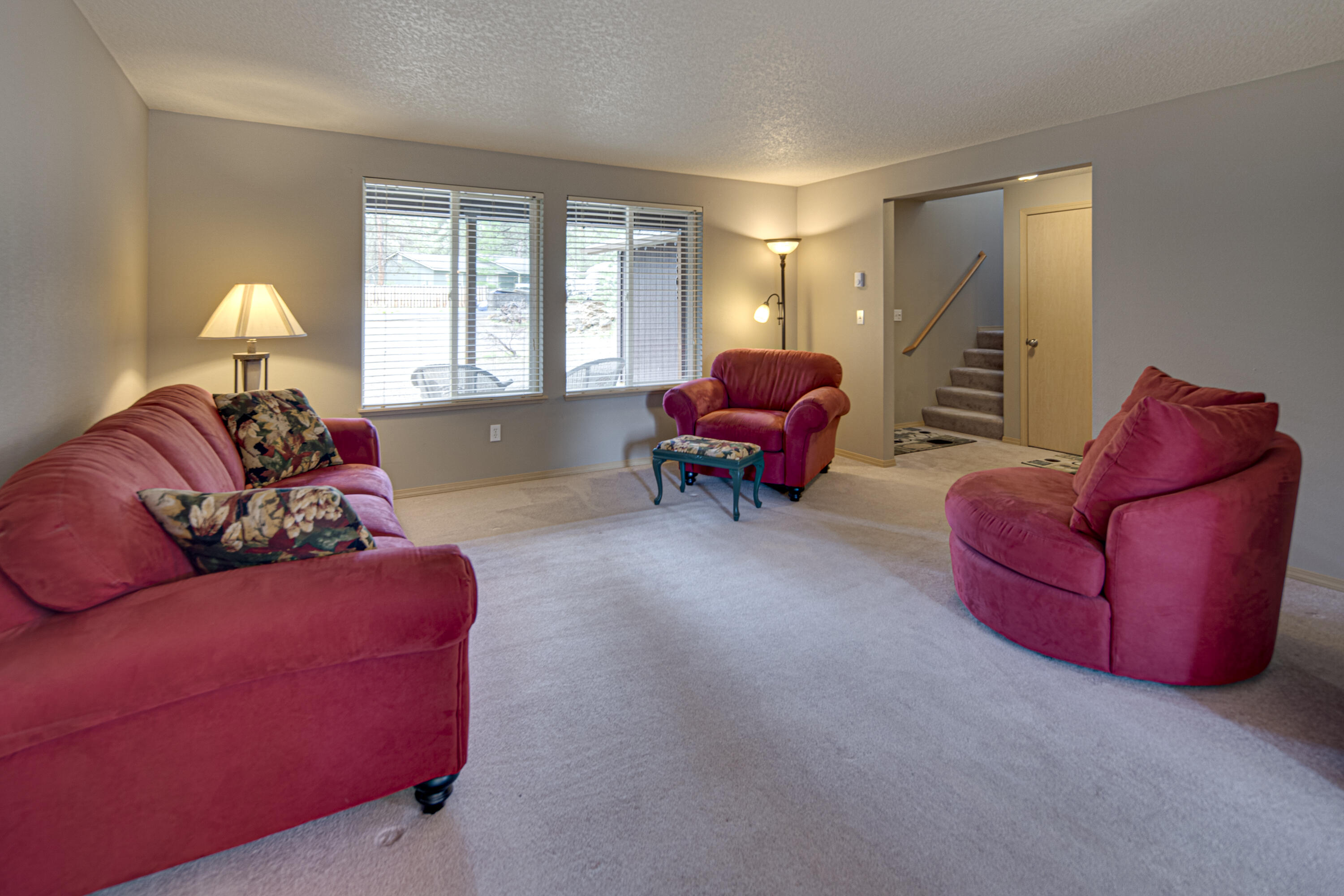 18902 Choctaw Road Bend, OR 97702 - Photo 10 of 38 Living Room