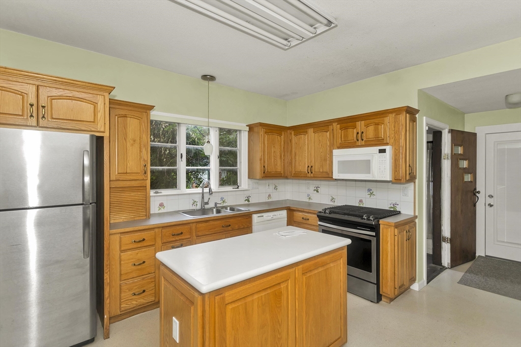 31 Trinity Terrace Springfield, MA 01108 - Photo 11 of 39
