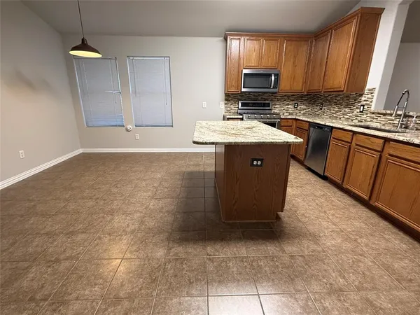 $2,300 | 9884 Autumn Sage Drive, Fort Worth, TX 76108