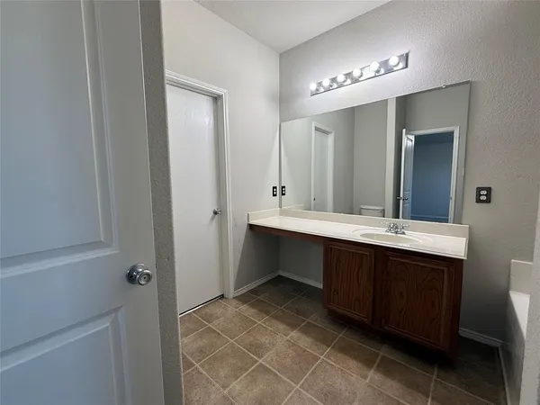 $2,300 | 9884 Autumn Sage Drive, Fort Worth, TX 76108